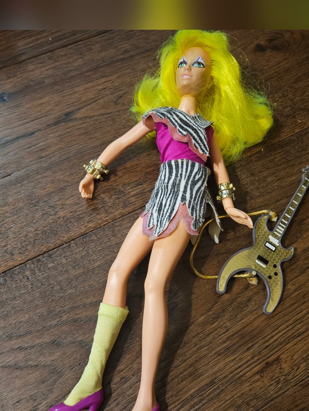 Vintage 1985 Hasbro Jem and the Holograms Pizzazz Doll Guitar Outfit Shoes Used.